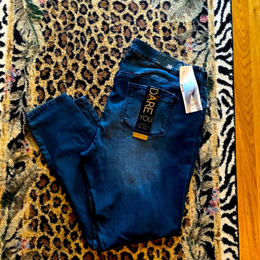 Celebrity Pink Plus, Med wash distressed denim
